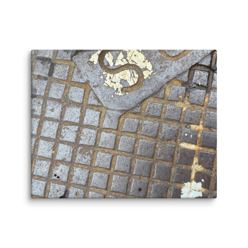 Rusted cast iron manhole cover in Noho, Manhattan, New York City — canvas print